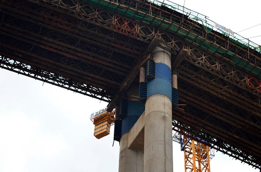 广西钢栈桥租赁教你防止墩柱顶部出现水平裂缝问题