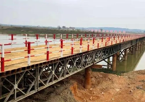 广西钢便桥是指用钢材临时架设的简便的桥